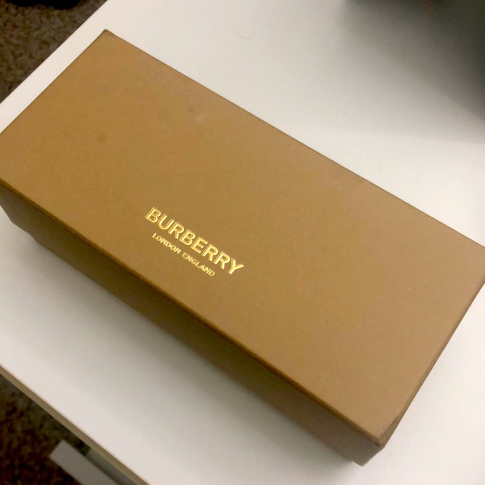 Burberry empty box, sunglasses